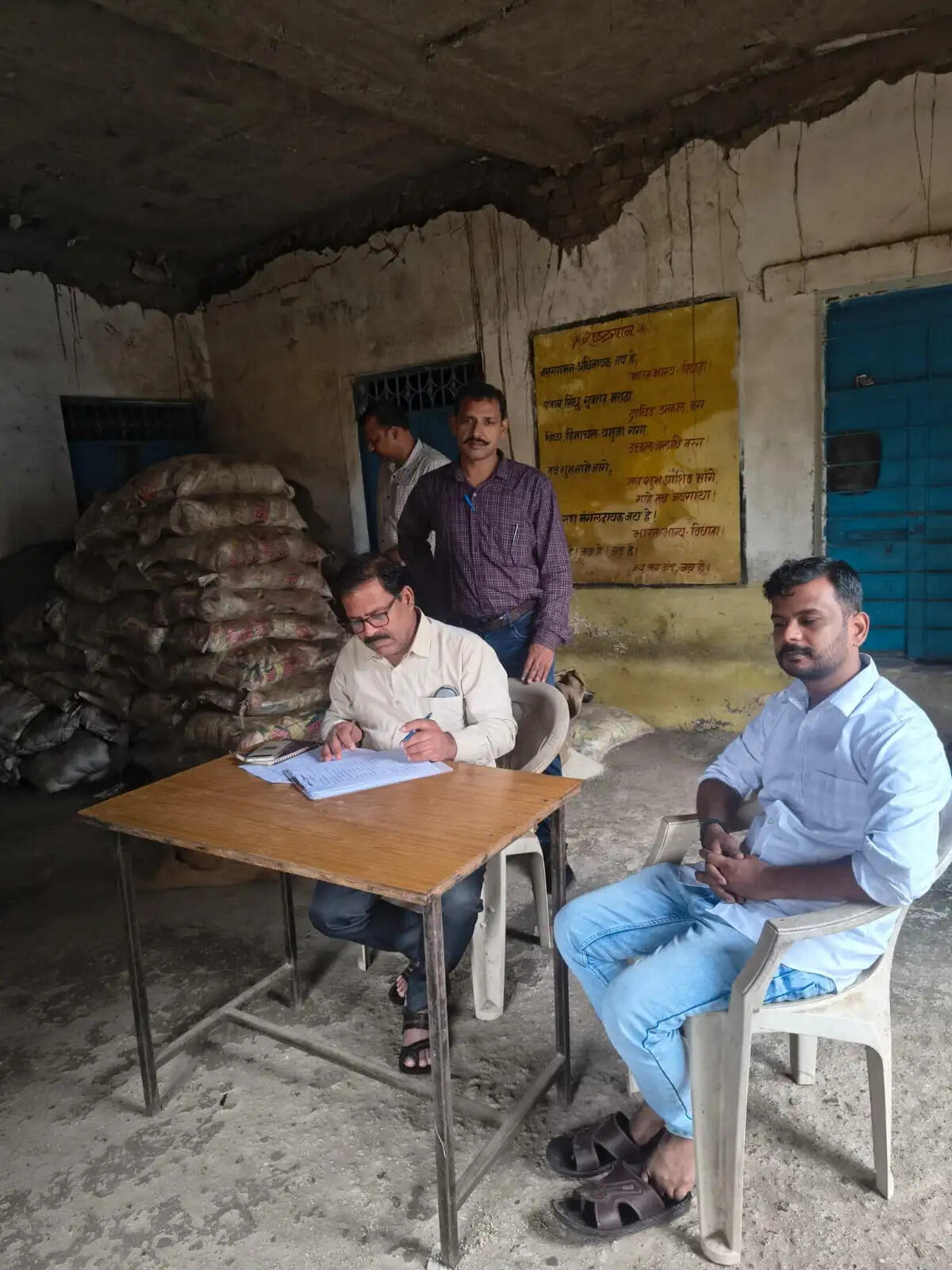 दमोहः राशन की 120 दुकानों पर छापेमारी, 1581 क्विंटल खाद्यान्न की हेराफेरी उजागर