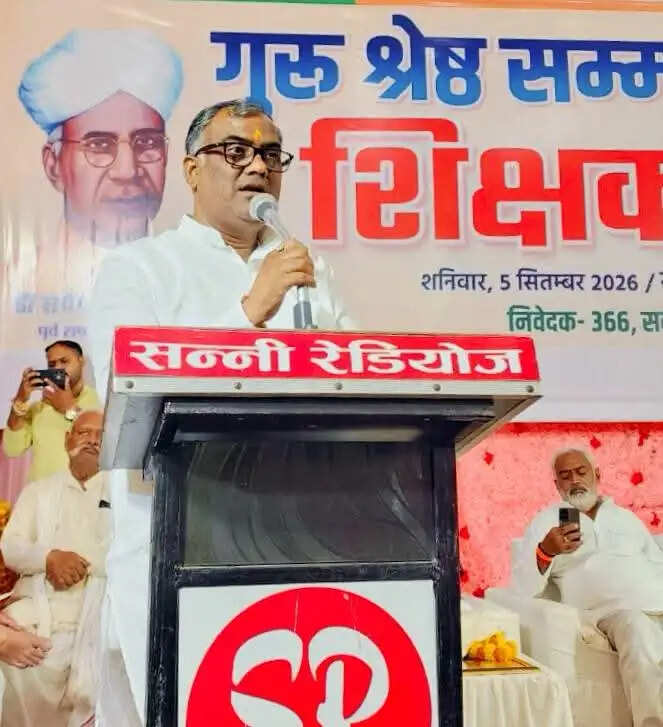 गुरु ही शिष्य के जीवन को देता है सही दिशा : गिरीश चंद्र यादव