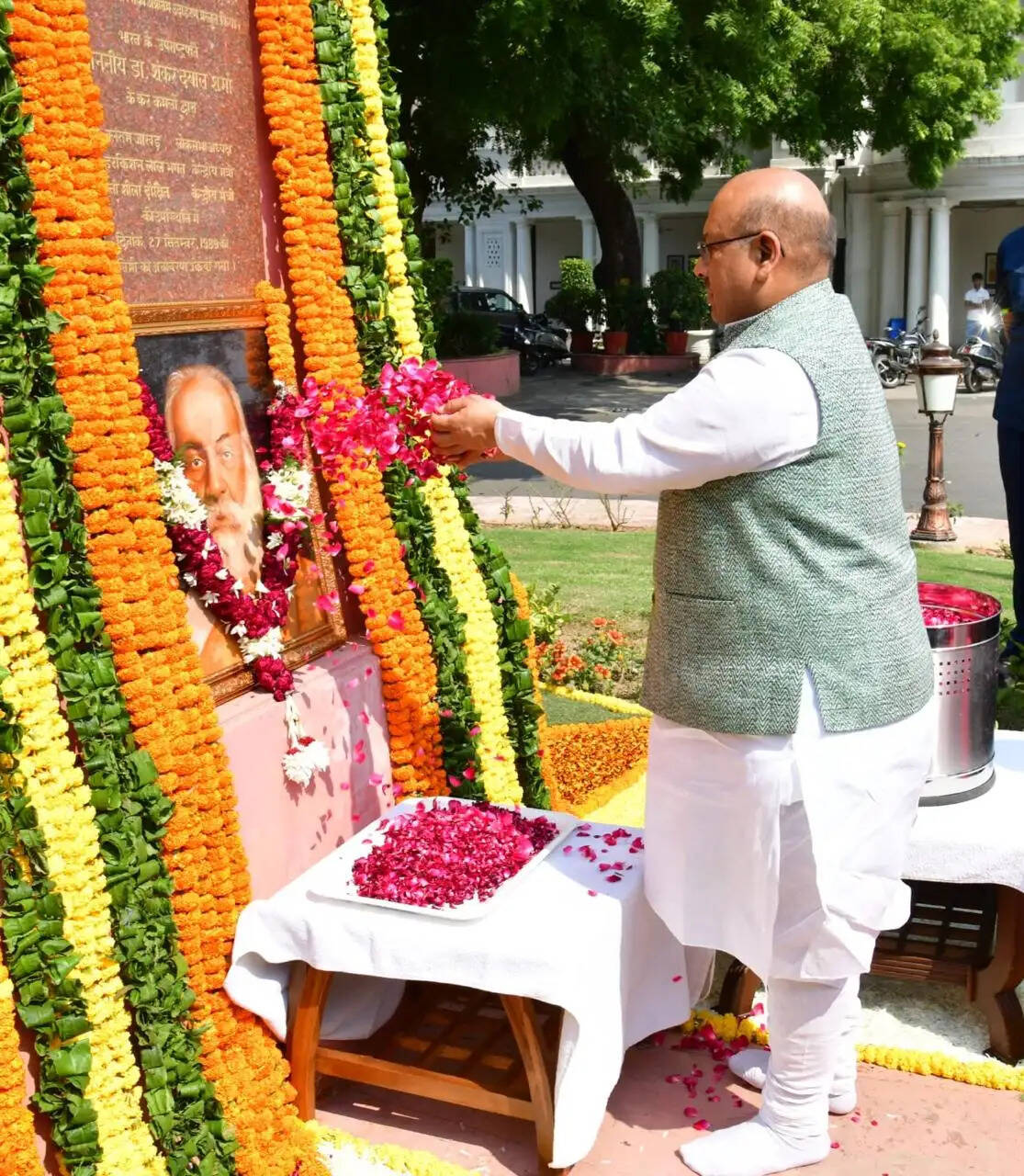 दिल्ली विधानसभा अध्यक्ष ने वीर विठ्ठलभाई पटेल स्मरणांजलि अंक का किया विमोचन