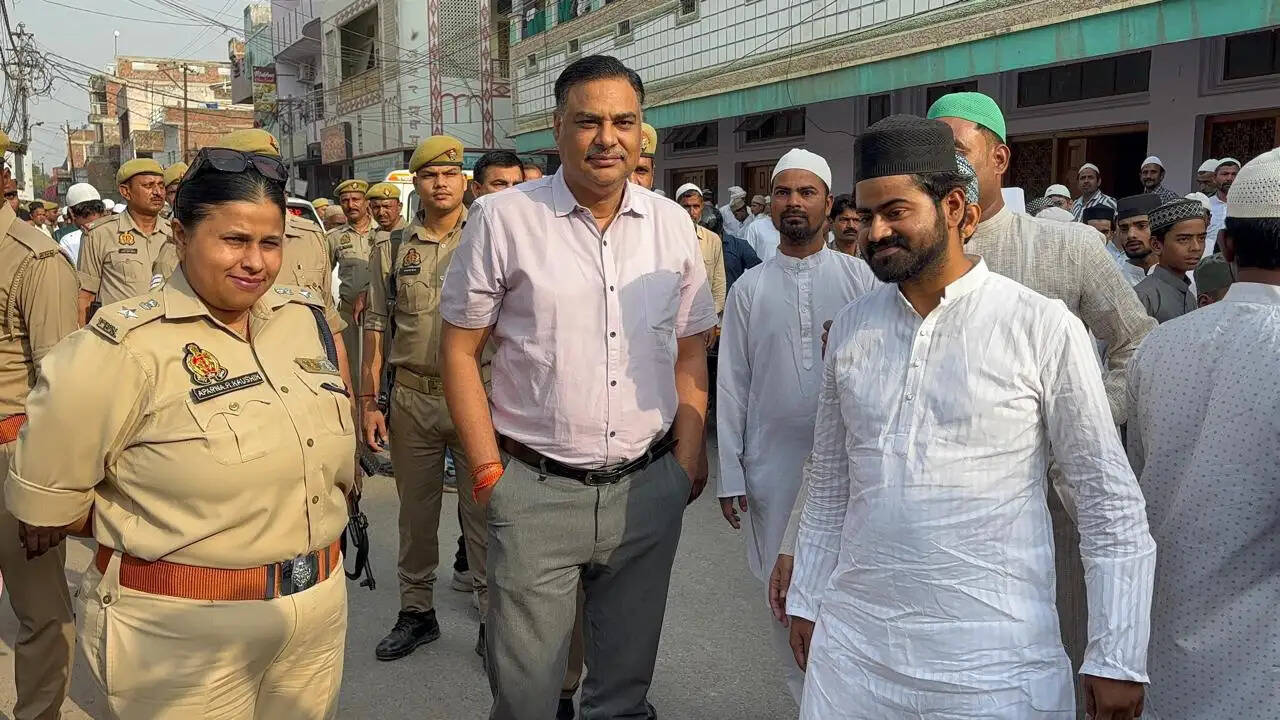 बकरीद को लेकर डीएम-एसपी ने लिया सुरक्षा व्यवस्था का जायजा