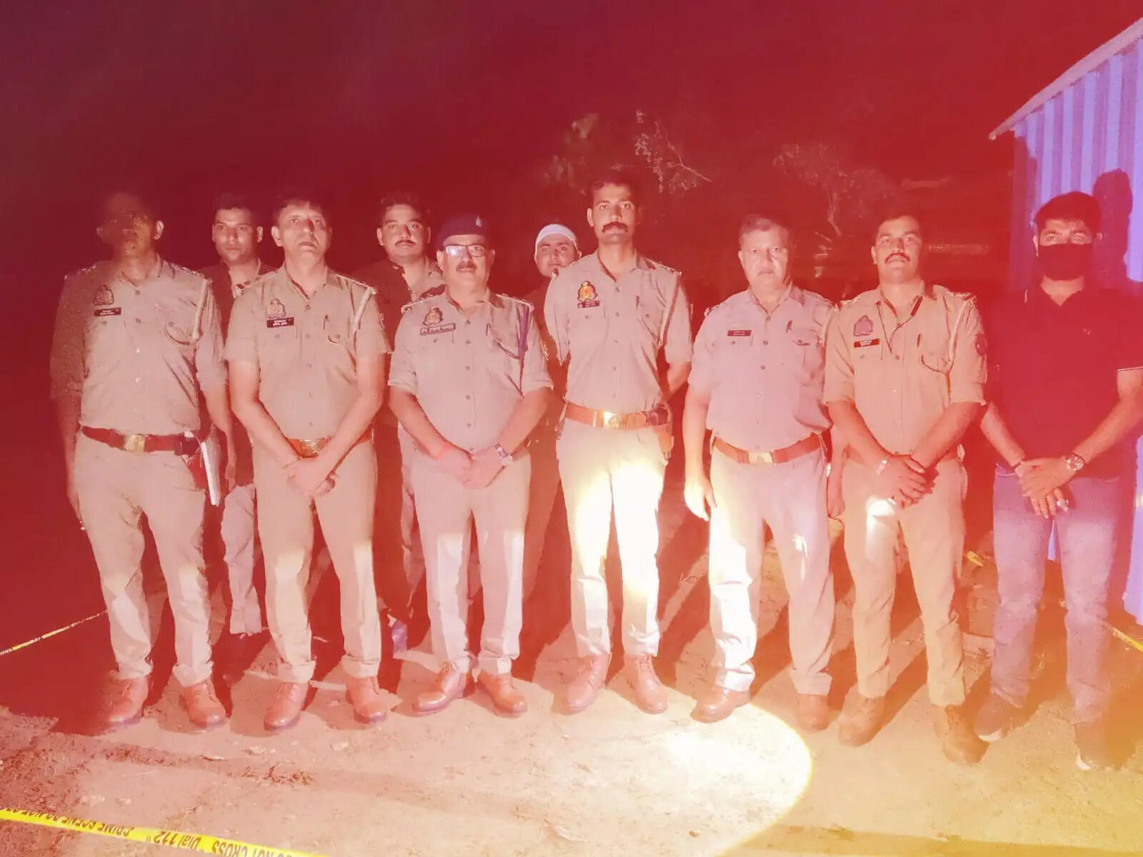 मुठभेड़ में दो लुटेरे गिरफ्तार, एक को गोली लगी