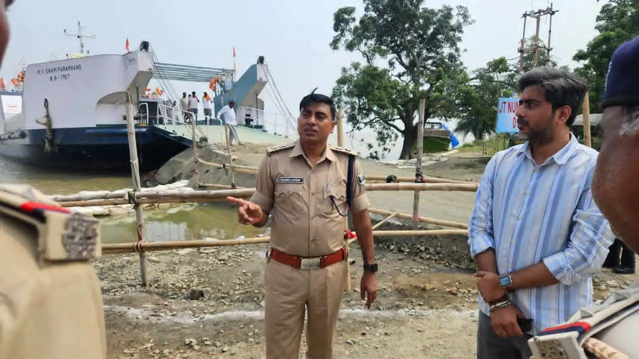 एसएसपी ने किया विभिन्न घाटों का औचक निरीक्षण, सुरक्षा व्यवस्था का लिया जायजा