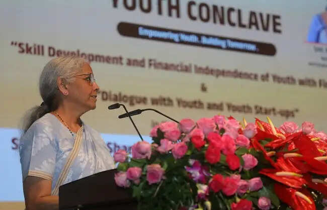 वित्त मंत्री ने लॉन्च किए कई डिजिटल प्रोजेक्ट, युवाओं-स्टार्टअप्स उद्यमियों से किया संवाद