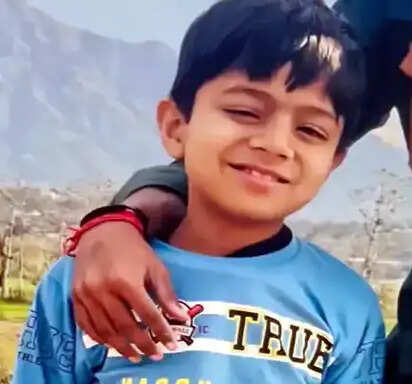 फरीदाबाद : फंदे पर लटका मिला बच्चे का शव, हत्या का आरोप