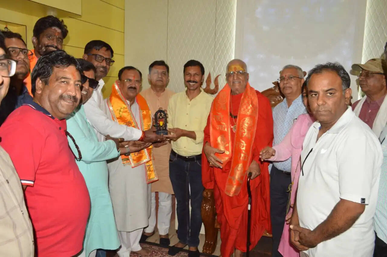 पुरुषोत्तम मास में हरि सेवा धाम पहुंचे विधानसभा अध्यक्ष देवनानी