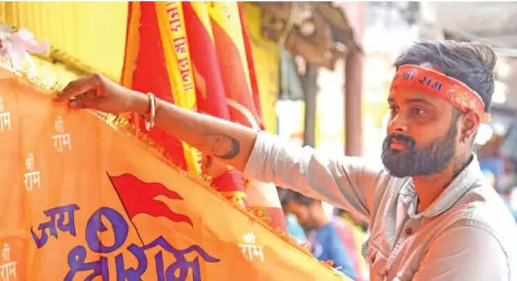 जलपाईगुड़ी में रामनवमी की धूम, बाजार में बढ़ी भगवा सामान की मांग