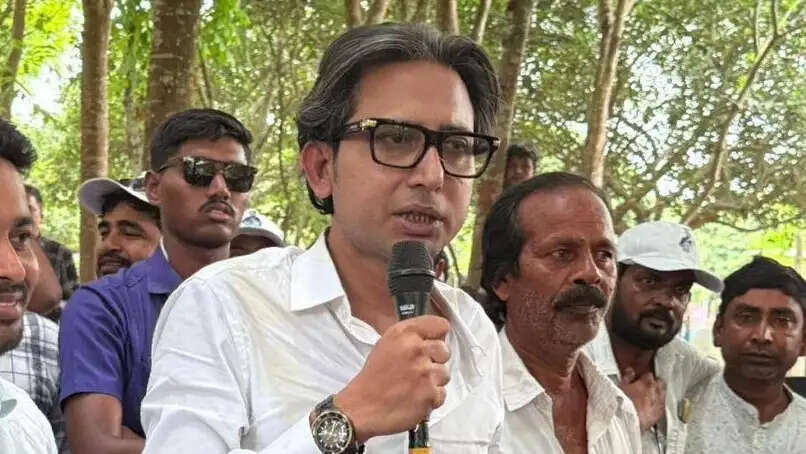 सागरदिघी विधायक बायरन विश्वास के घर में आग, झुलसी हालत में अस्पताल भेजे गए