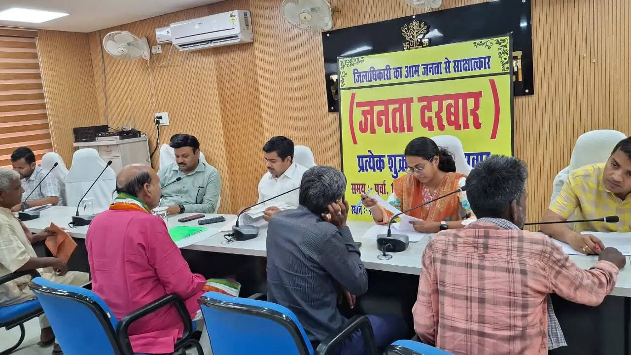 सुपौल में जनता दरबार आयोजित, डीएम सावन कुमार ने 42 आवेदनों पर दिए त्वरित कार्रवाई के निर्देश