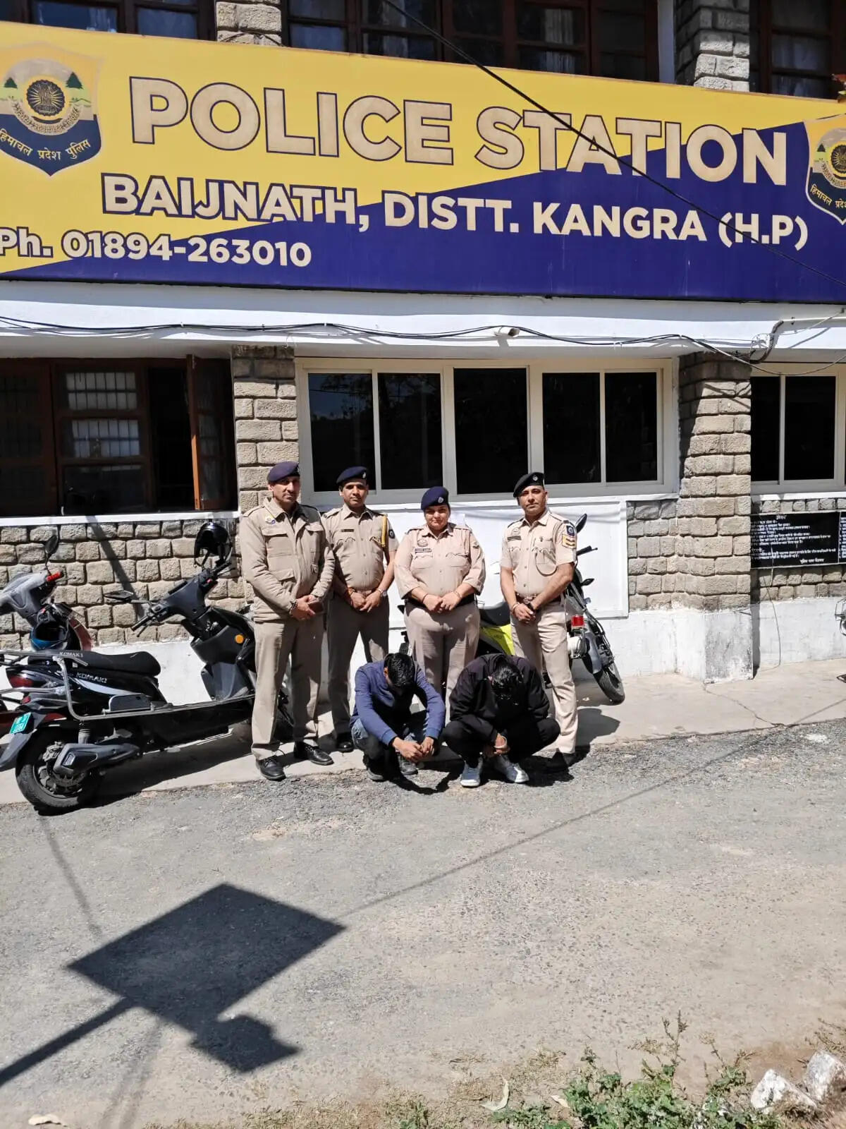 बस में सवार दो युवकों से 281 ग्राम चरस बरामद, गिरफ्तार