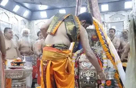 मप्र के उज्जैन में ‘चंद्रमौलेश्वर’ स्वरूप में निकली बाबा महाकाल की सवारी, 3 लाख से अधिक भक्तों ने किए दर्शन
