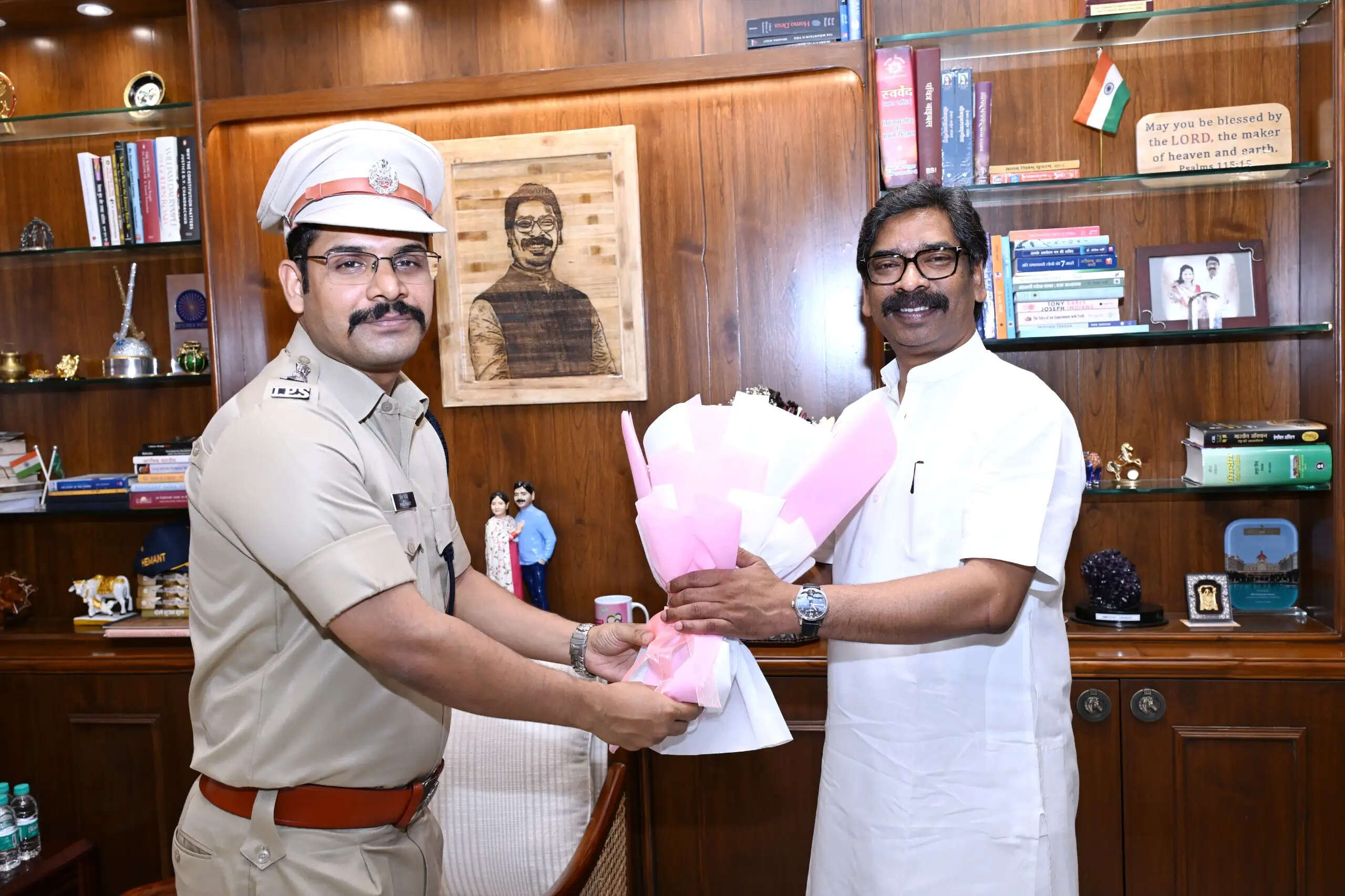 मुख्यमंत्री से पुलिस सेवा में नव पदस्थापित अधिकारियों ने की मुलाकात