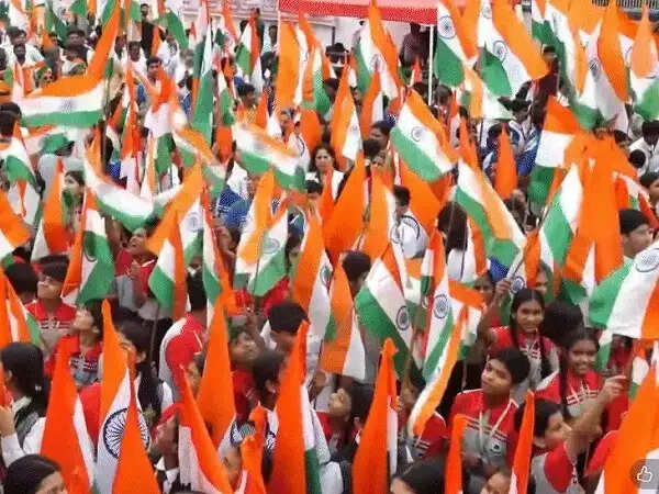 भोपाल में निकली&nbsp;32 किमी लंबी तिरंगा यात्रा,&nbsp;अखंड भारत, राष्ट्रभक्ति और नशामुक्ति का दिया संदेश