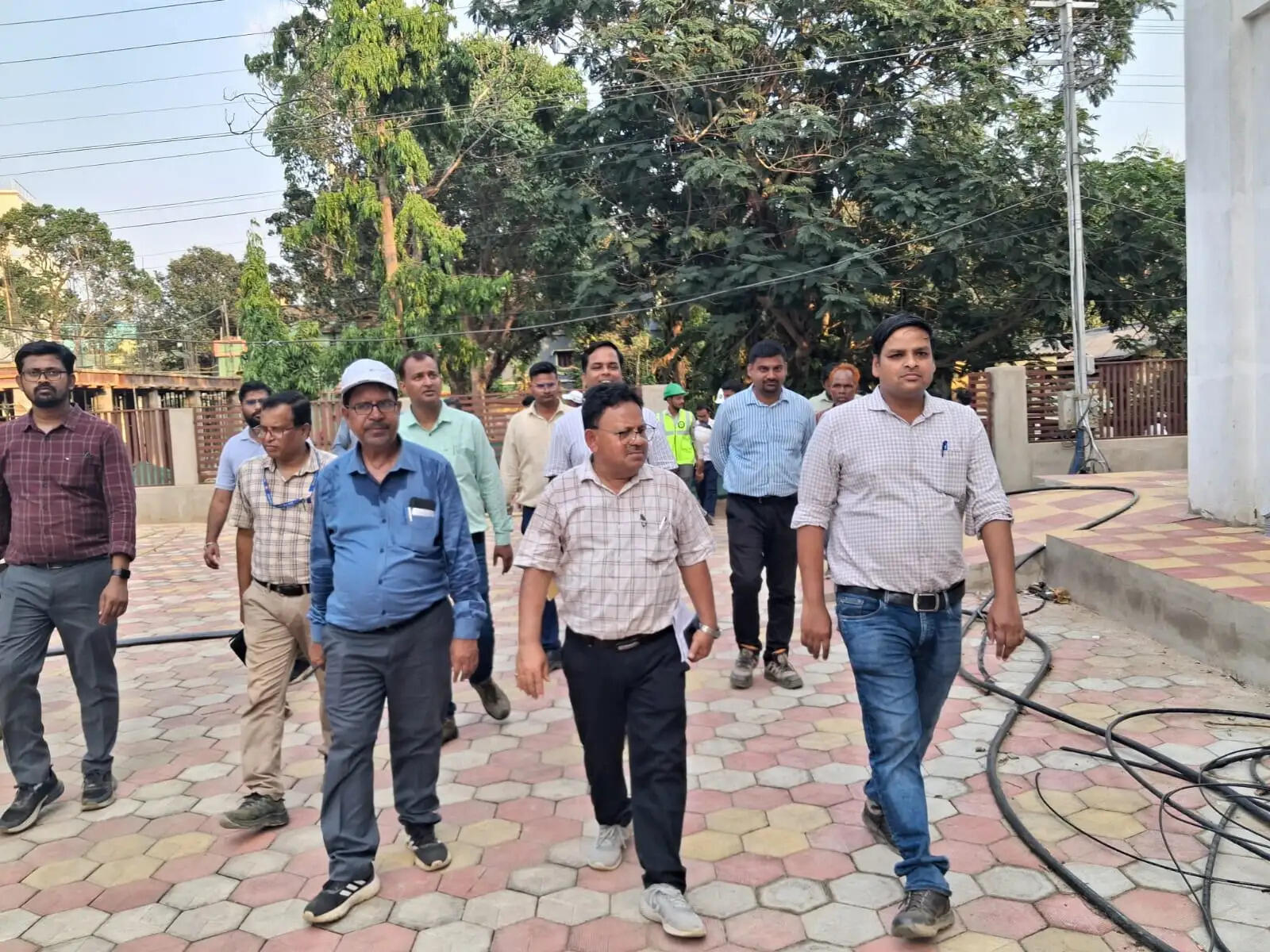 खड़गपुर मंडल के एडीआरएम ने किया स्टेशन निरीक्षण