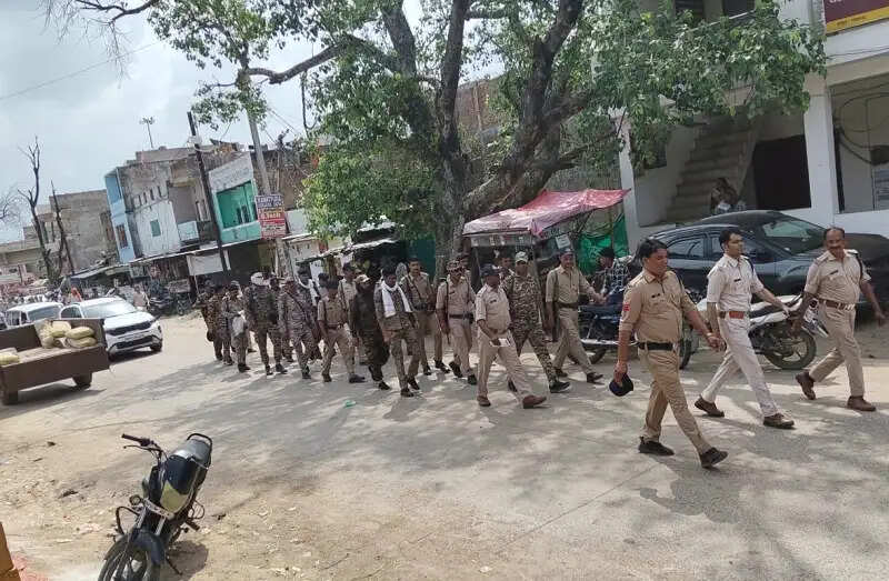 दतिया विधानसभा उपचुनवाः पुलिस ने विभिन्न गांवों में निकाला फ्लैग मार्च