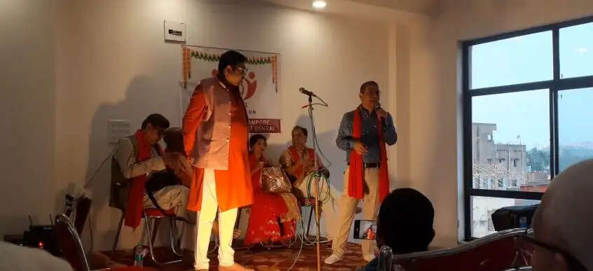 रिषड़ा में होली मिलन समारोह और हास्य कवि सम्मेलन, कवियों ने बिखेरे हंसी के रंग