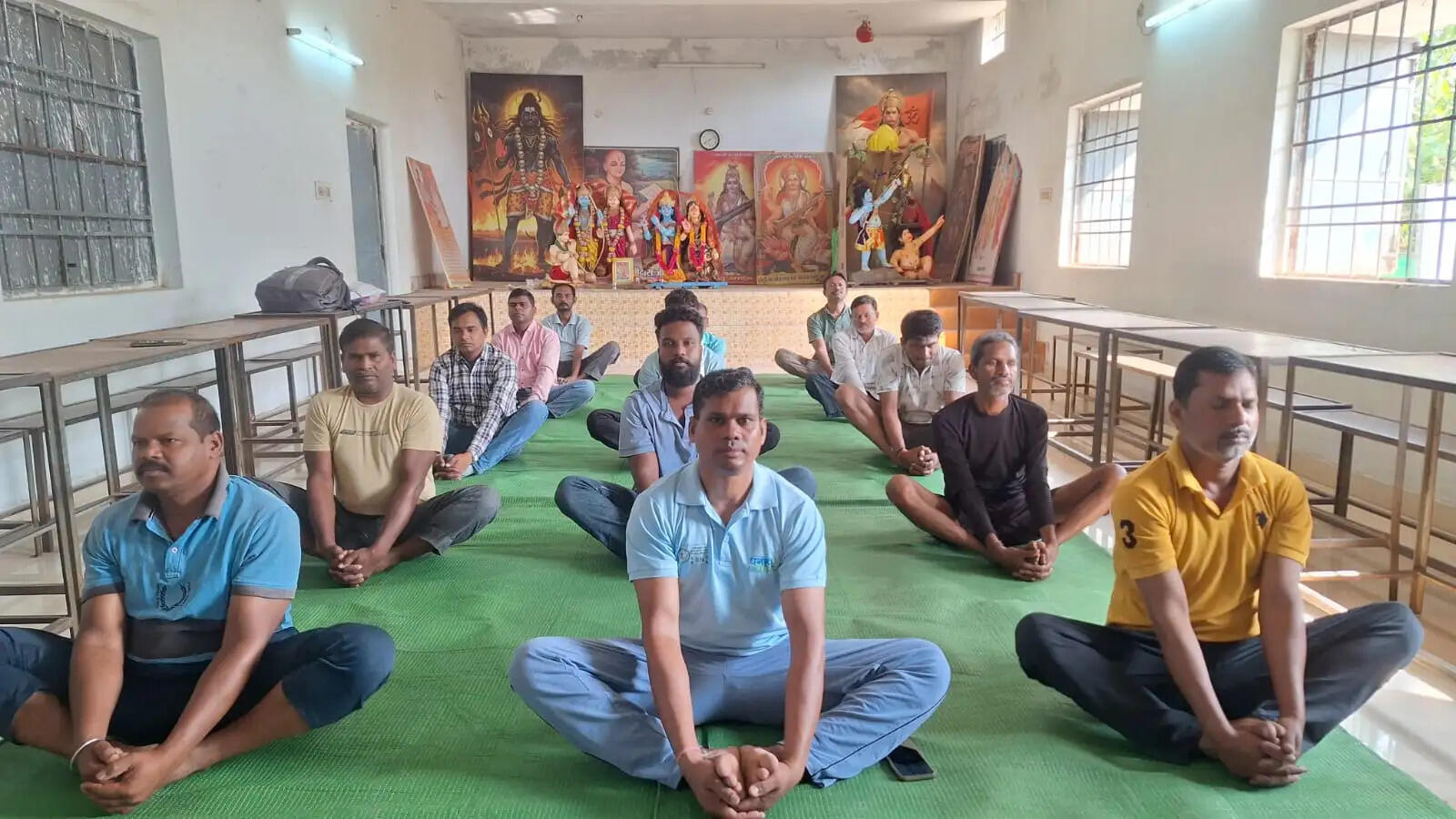 योग शिविर में लोगों को दी गई आयुर्वेद और प्राकृतिक चिकित्सा की जानकारी