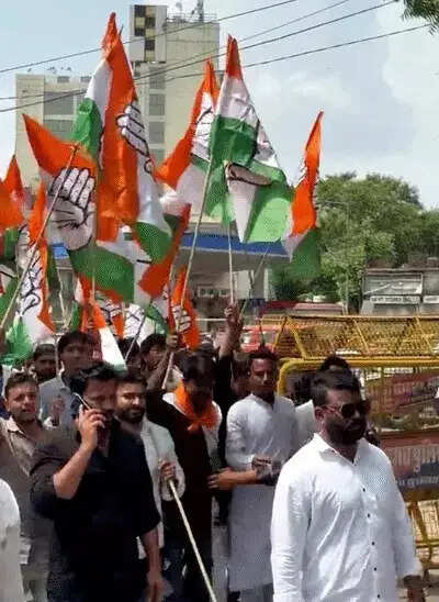 ‘वोट चोरी’ के मुद्दे पर कांग्रेस का चुनाव आयोग के खिलाफ प्रदर्शन