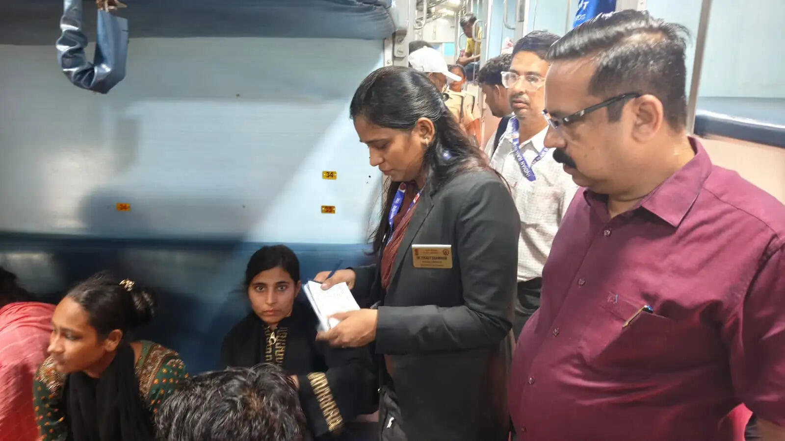 भागलपुर-जमालपुर रेलखंड पर चलाया गया सघन टिकट चेकिंग अभियान