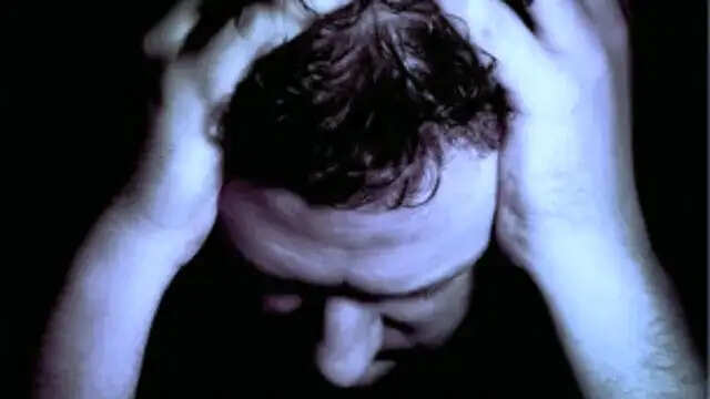 अस्पताल की छत से कूदा मरीज, बाल-बाल बचा