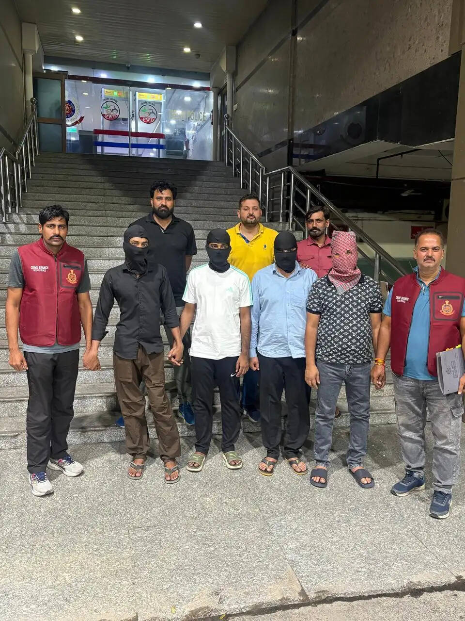आईपीएल मैचों में मोबाइल उड़ाने वाला अंतरराज्यीय गिरोह पकड़ा गया, 15 महंगे फोन बरामद