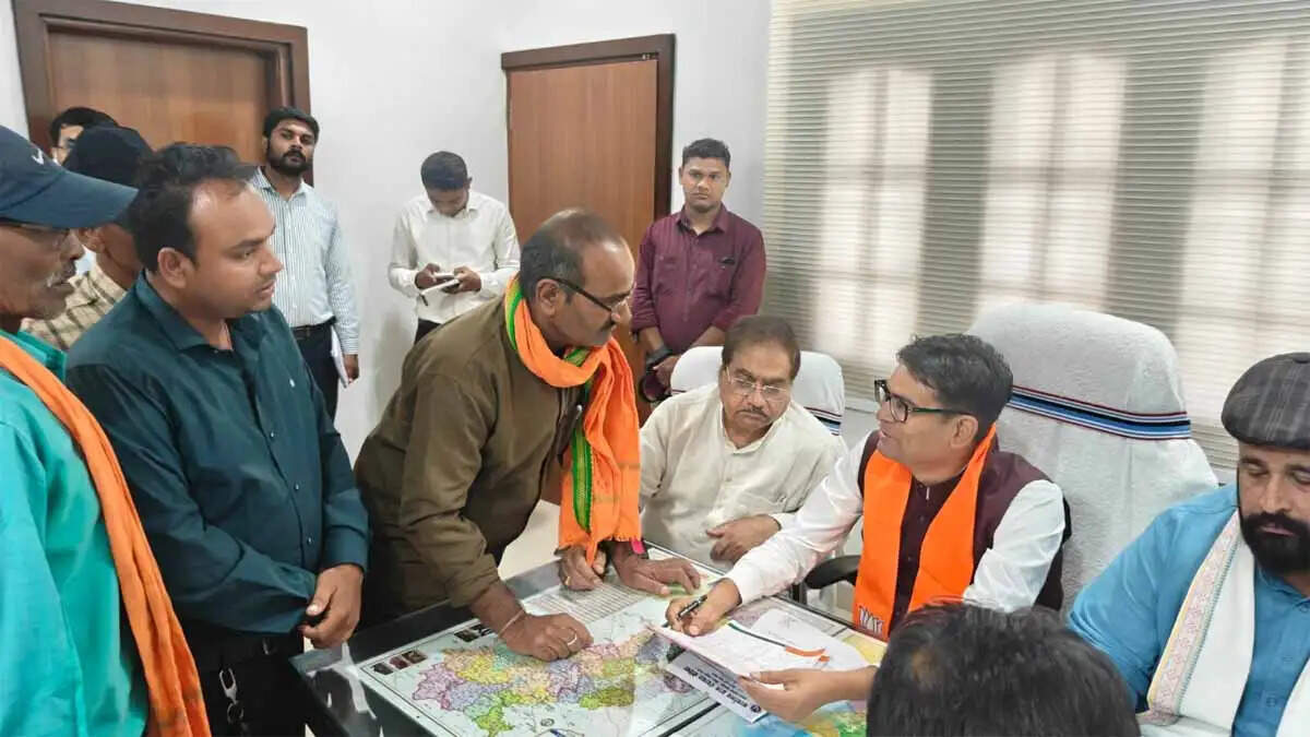 सहयोग केंद्र में वित्त मंत्री ओपी चौधरी ने 300 से अधिक कार्यकर्ताओं की सुनी समस्याएं