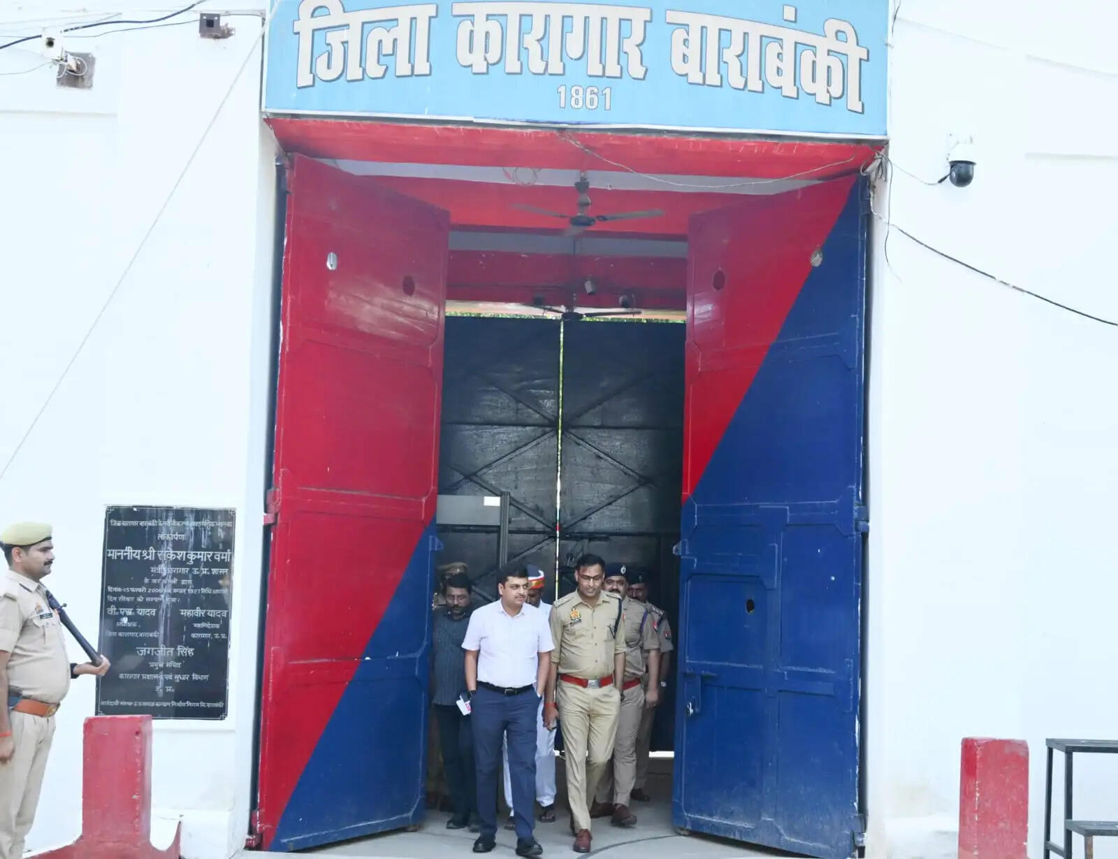 जिलाधिकारी व पुलिस अधीक्षक ने किया बाराबंकी जिला जेल का निरीक्षण