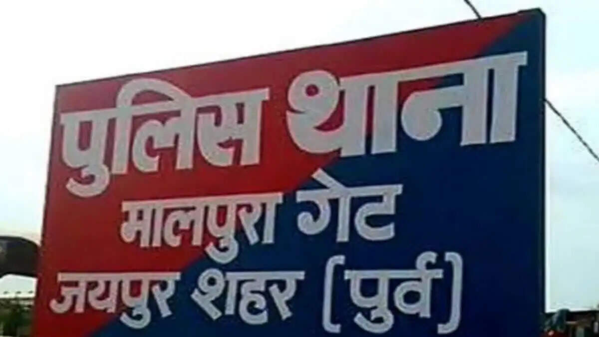 बाइक साइड करने की कहासुनी में नाबालिग पर चाकू से हमला