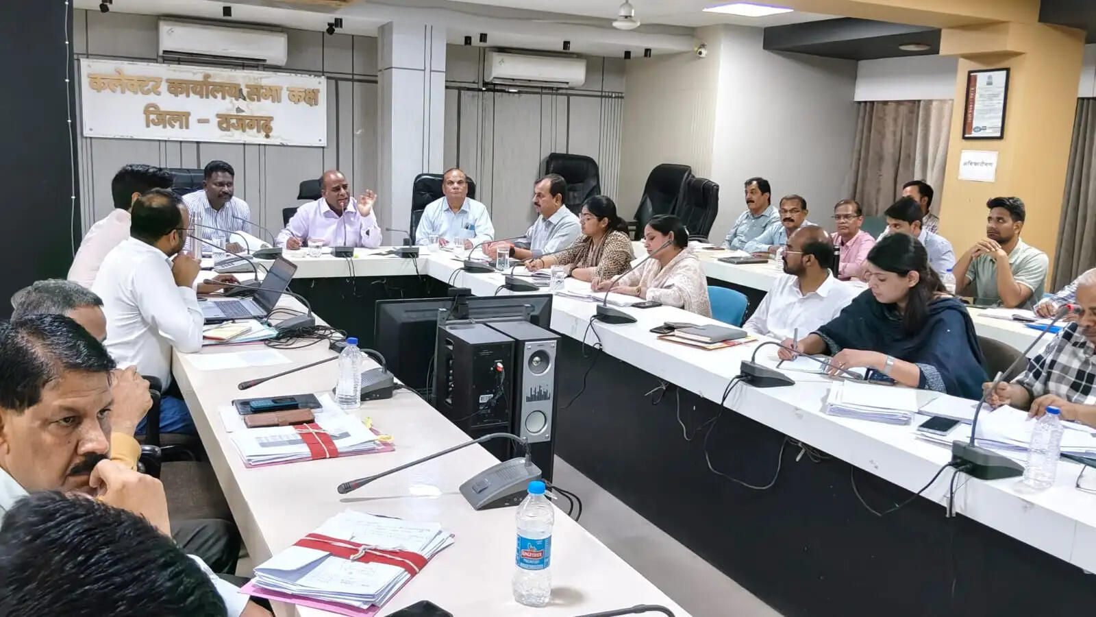 राजगढ़ः कलेक्टर ने समय-सीमा बैठक में की विभागों के कार्यों की गहन समीक्षा