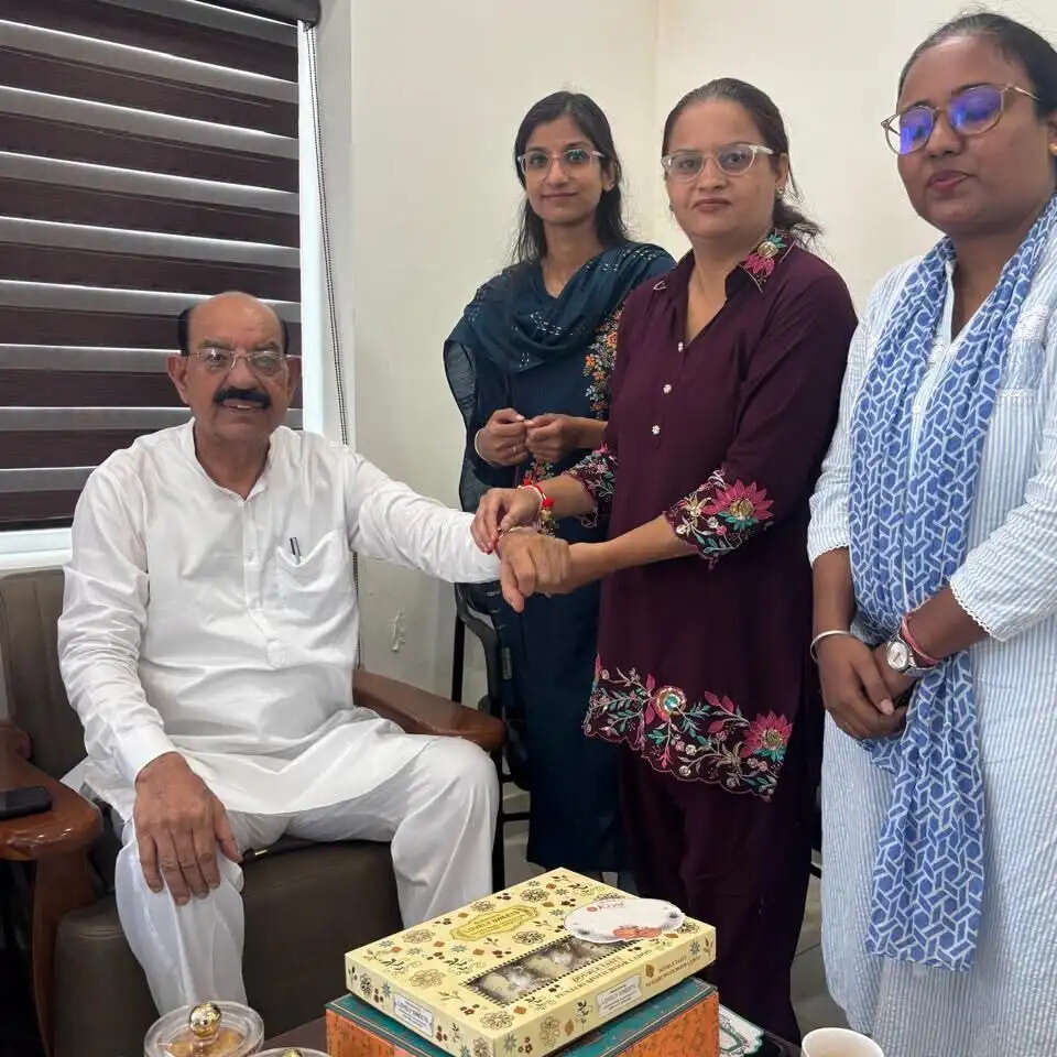 पंजाब के सीएम और मंत्रियों ने मनाया रक्षाबंधन का त्योहार