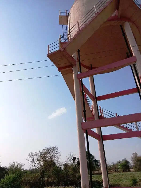 हरदा : बोर में मोटर फंसने से गहराया जल संकट, ग्रामीण परेशान