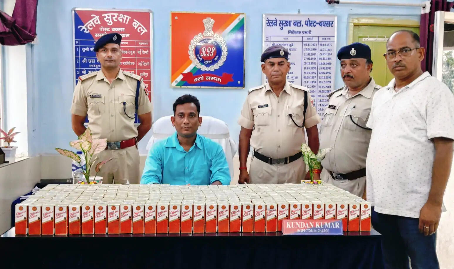 बक्सर रेलवे स्टेशन पर आरपीएफ की बड़ी कार्रवाई, 66.24 लीटर अंग्रेजी शराब बरामद
