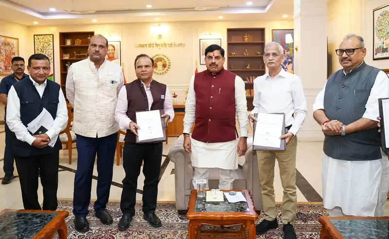 मप्रः सुशासन संस्थान और इंटरनेशनल इंस्टीट्यूट ऑफ वेस्ट मैनेजमेंट के बीच हुआ एमओयू