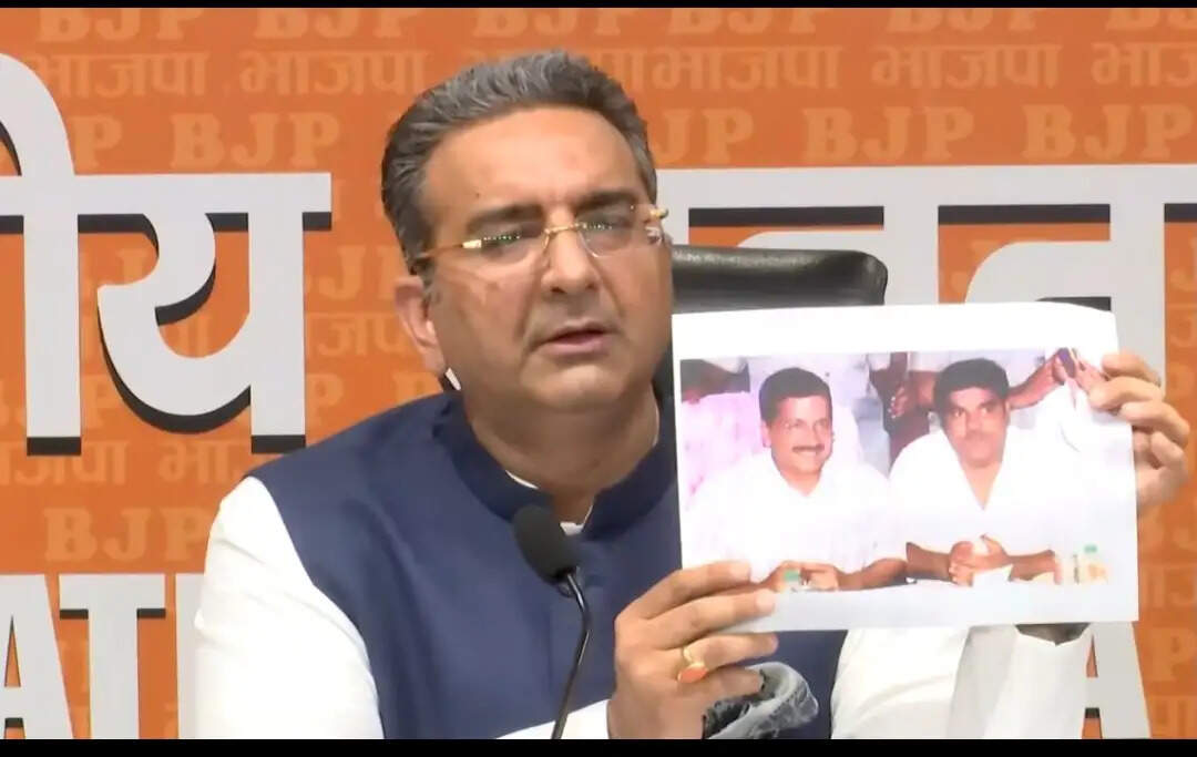 ताहिर हुसैन पर कोर्ट के फैसले का भाजपा ने किया स्वागत, केजरीवाल की चुप्पी पर उठाए सवाल
