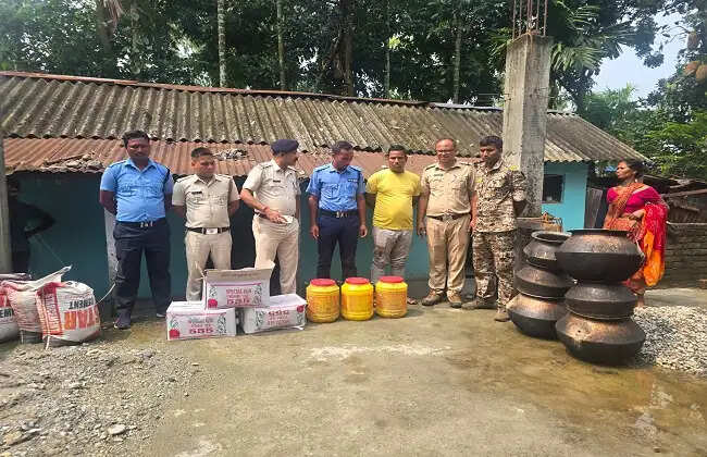 अवैध&nbsp;देशी शराब का अड्डा ध्वस्त, लाखों का सामान जब्त