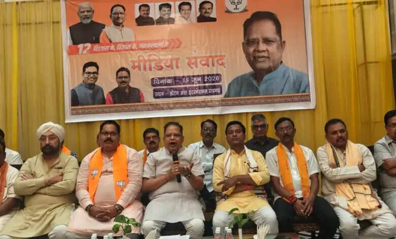 प्रधानमंत्री के 12 सालों के स्वर्णिम सफर को लेकर भाजपा नेता अमर अग्रवाल ने प्रबुद्ध जनों के साथ किया मीडिया संवाद