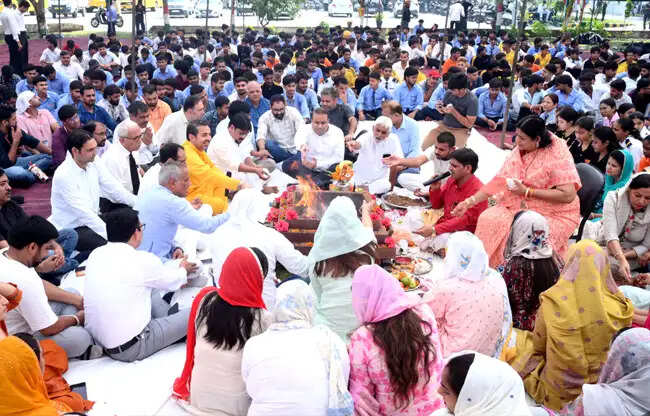 सोनीपत: यज्ञ प्रकृति, समाज और जीवन के प्रति सकारात्मक सोच के प्रेरक हैं: देवेंद्र कादयान