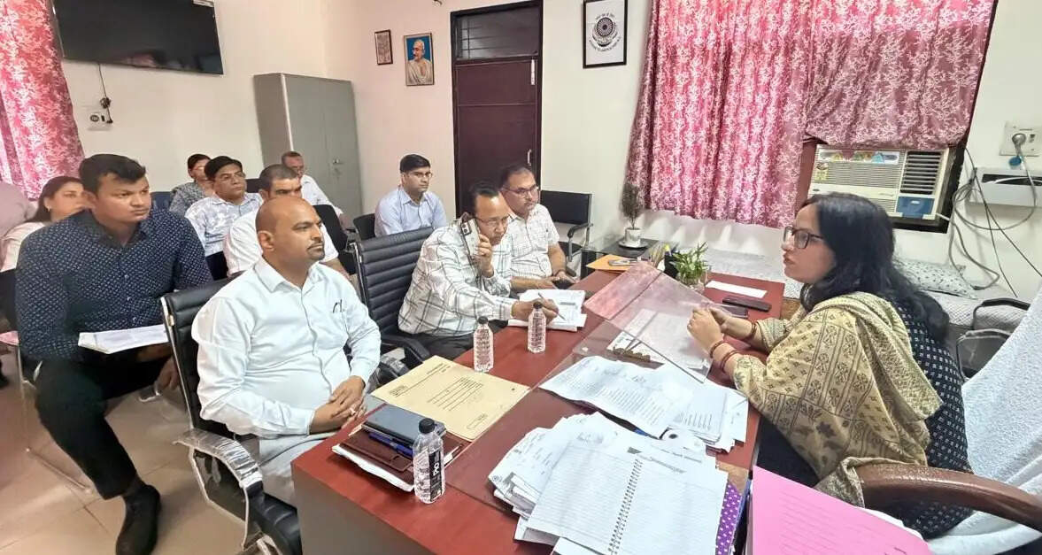 राष्ट्रीय लोक अदालत को सफल बनाने के लिए प्रशासनिक अधिकारियों के साथ बैठक