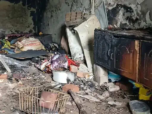 फरीदाबाद : शॉर्ट सर्किट से घर में लगी आग, घरेलू सामान जला