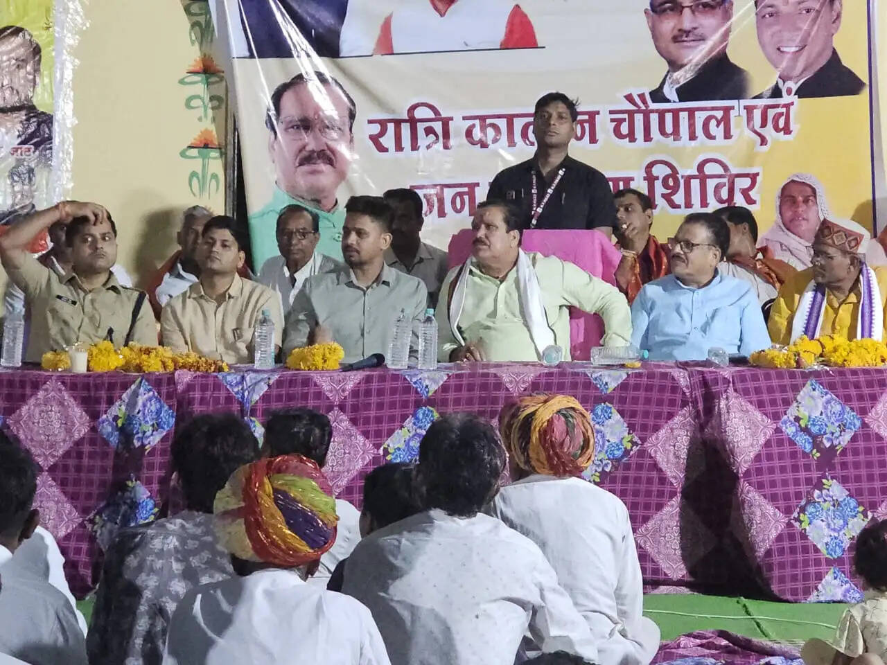 राजगढ़ः रात्रि चौपाल में राज्यमंत्री टेटवाल ने दिए ग्रामीणों की समस्याओं के समाधान के निर्देश