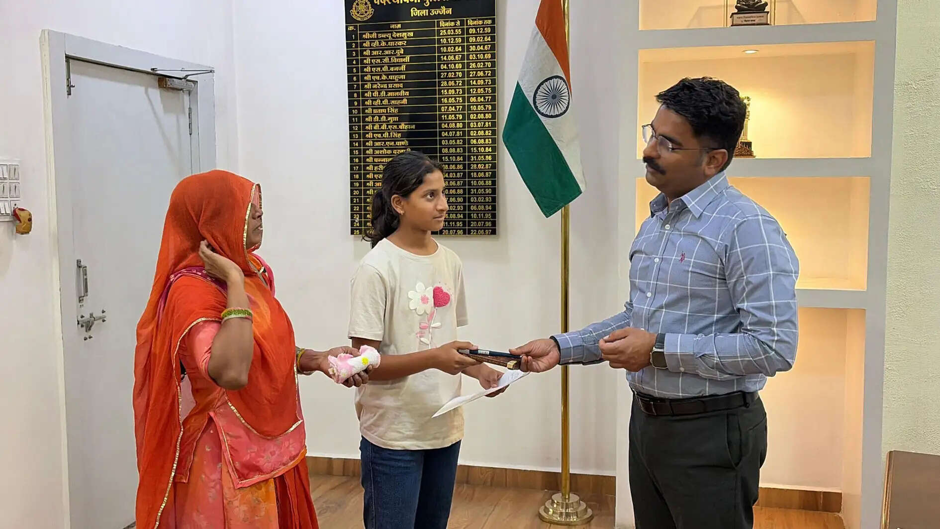 उज्जैन में दिवंगत पुलिसकर्मियों के बच्चों को मिली अनुकंपा नियुक्ति