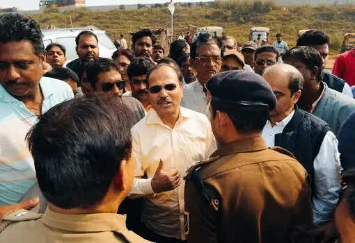 चुनाव 26 : प्रचार के दौरान विरोध, बढ़ाई गई अधीर रंजन चौधरी की सुरक्षा