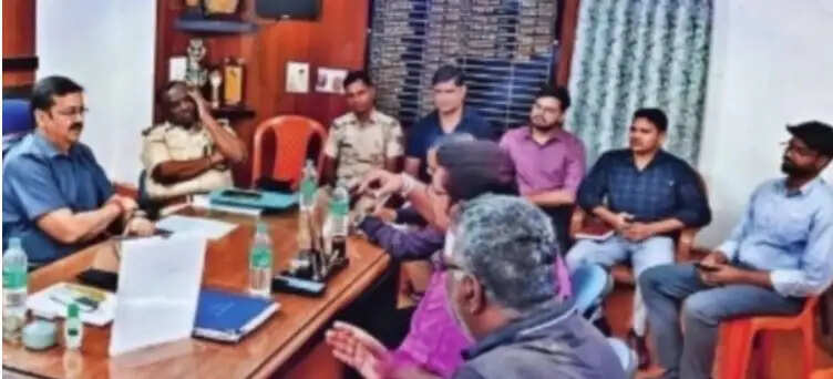 श्रावणी मेले की तैयारियों को लेकर डीटीओ की बस ऑनर्स एसोसिएशन के साथ बैठक
