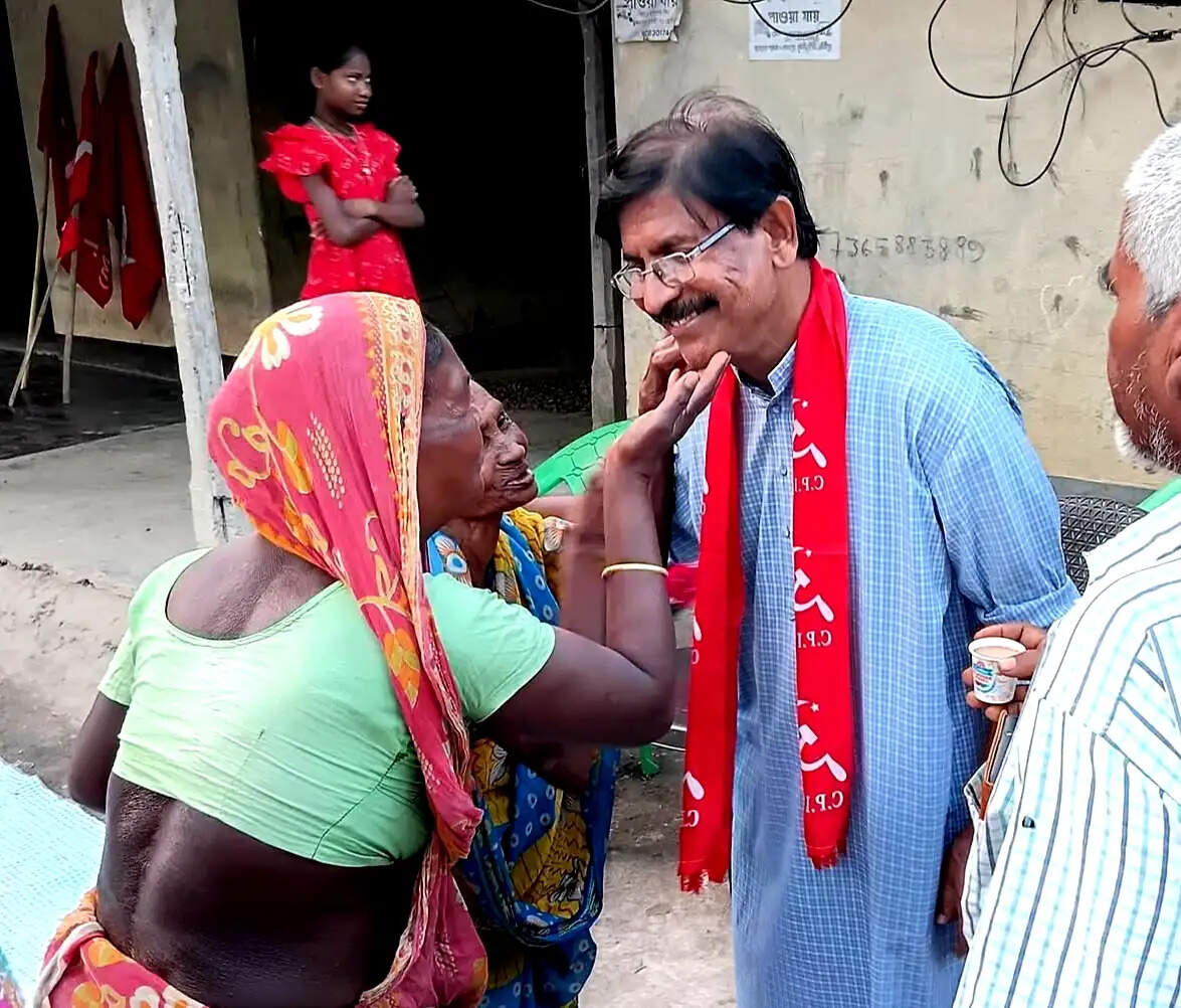 चुनाव 26 : नारायणगढ़ में जर्जर सड़क को लेकर मुखर हुए माकपा प्रत्याशी तापस सिन्हा