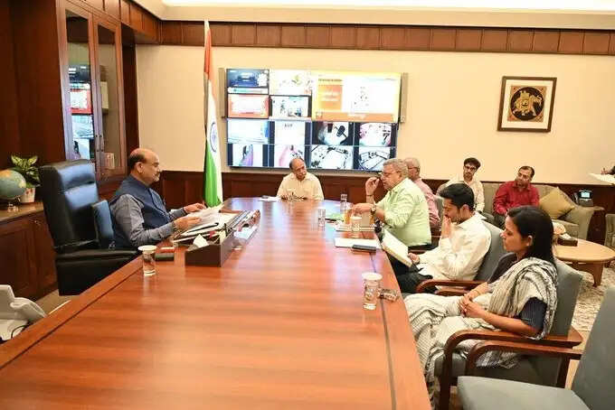 अभिषेक बनर्जी ने की लोकसभा अध्यक्ष से मुलाकात, कहा- अलग धड़े को मान्यता नहीं दी जाए