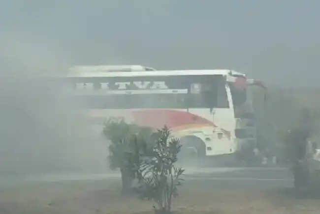 बड़वानीः चलती बस में अचानक निकलने लगा धुआं, चालक की सूझबूझ से टला बसा हादसा