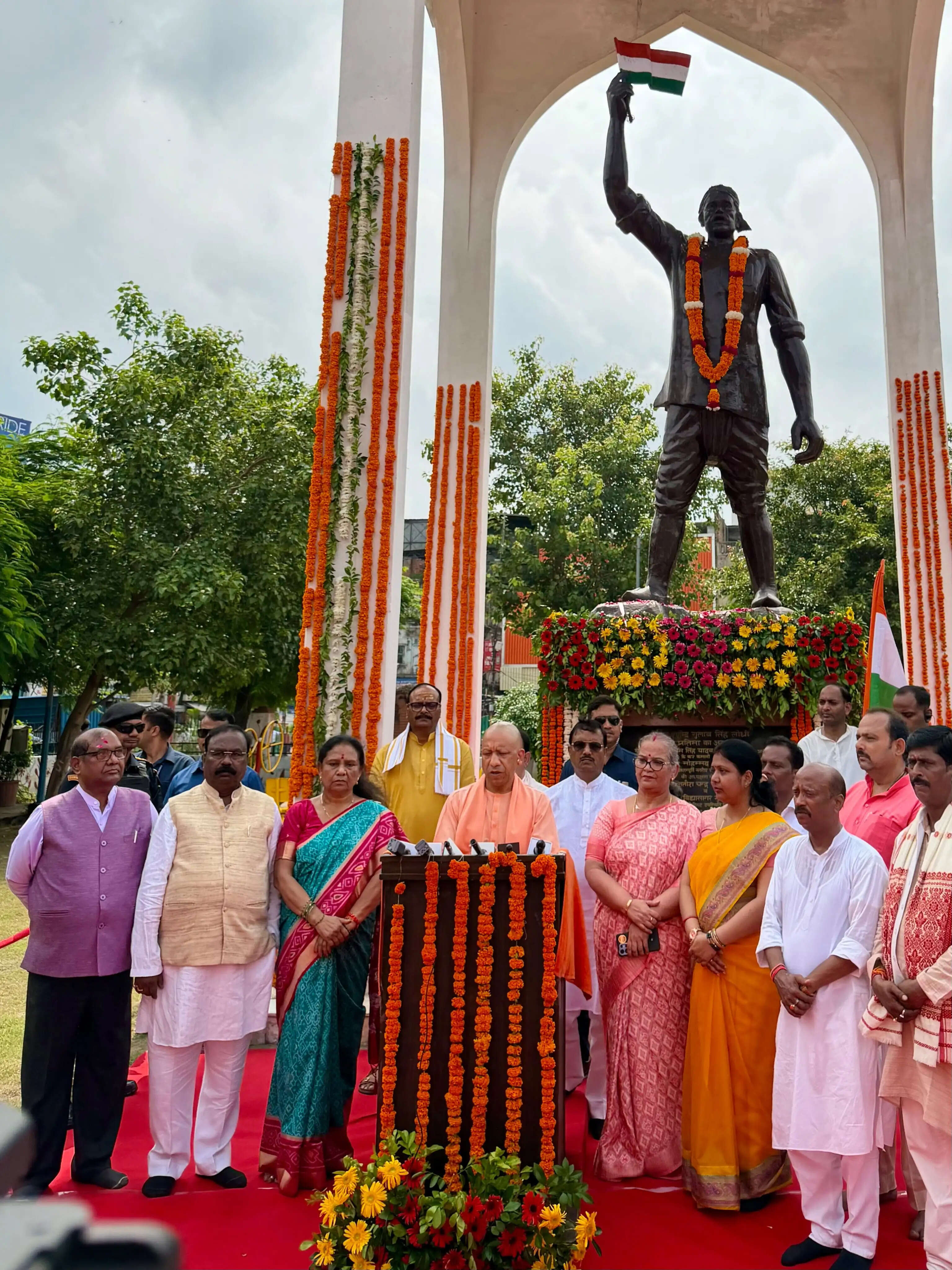 अमर शहीद गुलाब सिंह लोधी ने 32 साल की उम्र में तिरंगा फहराकर दी थी शहादत:&nbsp; मुख्यमंत्री याेगी