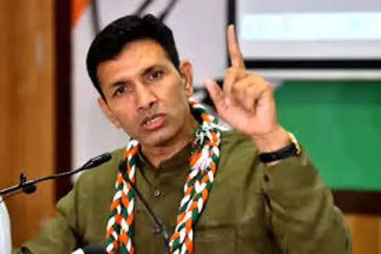 पीएमश्री एयर एंबुलेंस पर जीतू&nbsp;पटवारी ने उठाए सवाल, सरकार से मांगा खर्च और उपयोग का पूरा ब्योरा