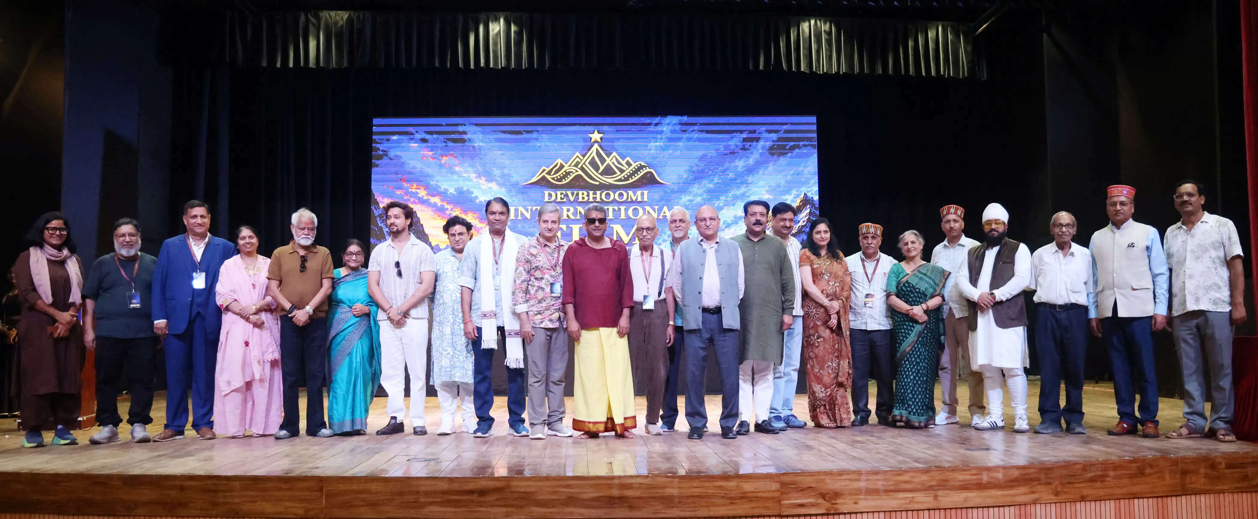 देवभूमि इंटरनेशनल फिल्म फेस्टिवल : समाज को प्रतिबिंबित ही नहीं दिशा भी देता है सिनेमा : तरूण श्रीधर