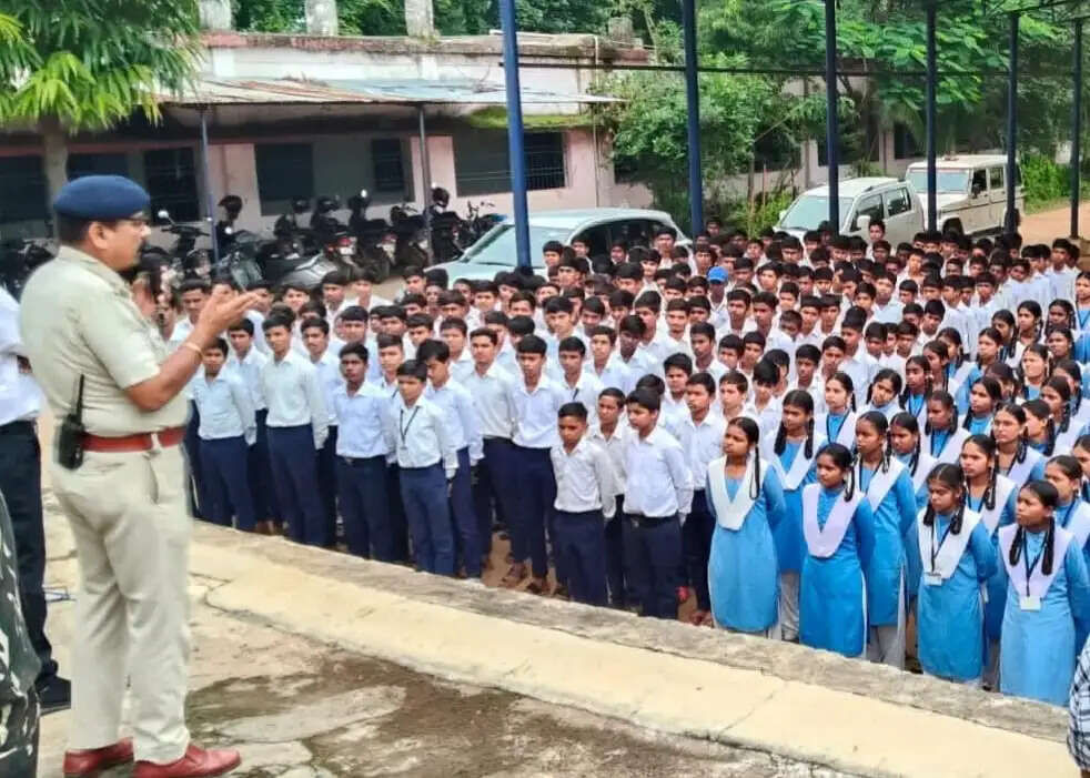विद्यार्थियों को दिया गया नशामुक्ति, यातायात व साइबर सुरक्षा का संदेश