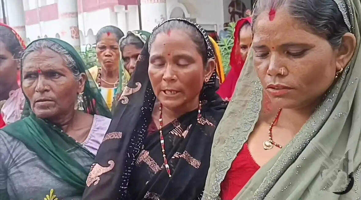 श्योपुर में राशन वितरण में अनियमितता की शिकायत, महिलाओं ने कंट्रोल संचालक पर अभद्रता का लगाया आरोप